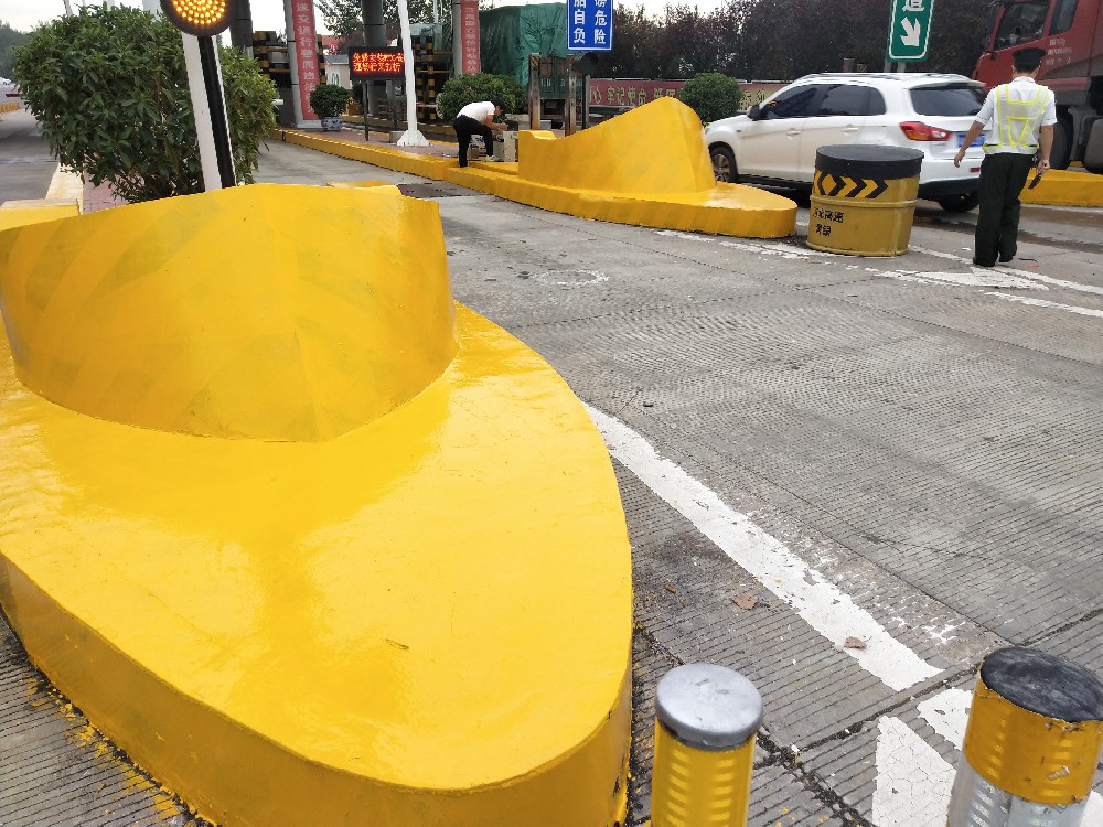 高速公路護欄維護的優(yōu)選：醇酸防銹漆的領(lǐng)航者