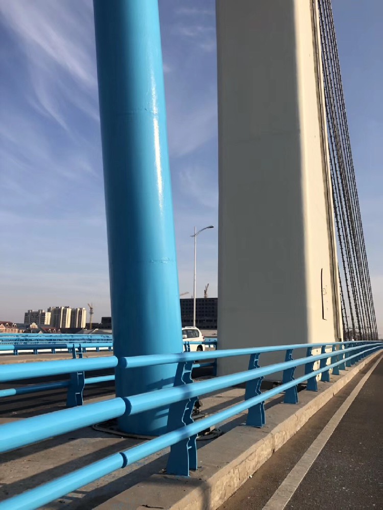 橋梁煥新顏，醇酸底漆筑基堅固防護