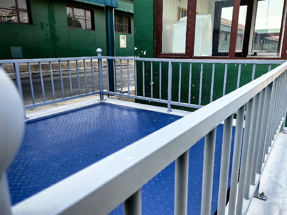 不銹鋼風(fēng)采依舊，醇酸改裝汽車漆守護(hù)每一寸細(xì)節(jié)