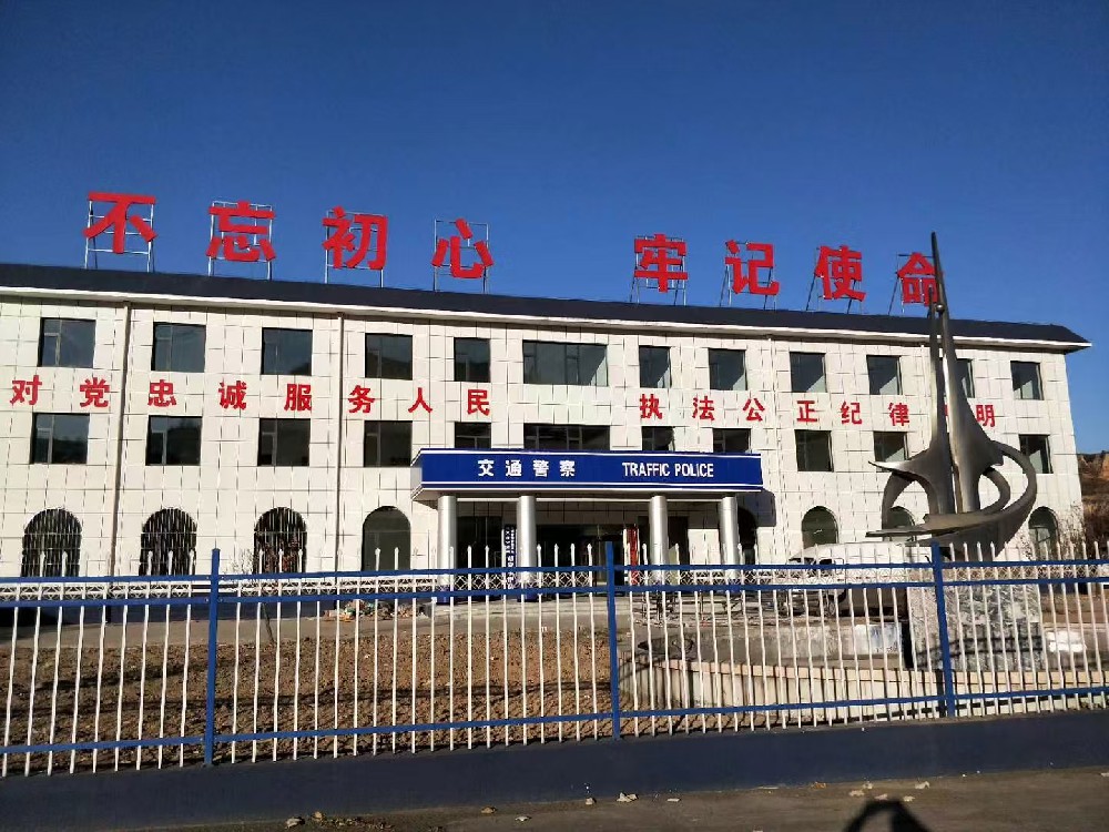 欄桿煥新裝：晨虹醇酸防銹磁漆，守護安全與美觀的雙重保障