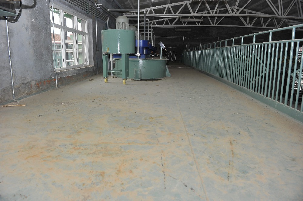 瓷磚維護的優(yōu)選之道：晨虹醇酸調(diào)和漆，守護家居美觀